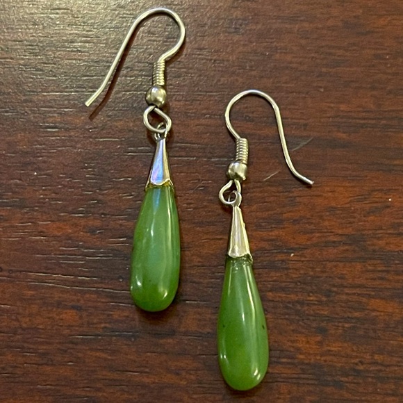 Vintage Jewelry - Natural spinach nephrite jade drop silver earrings